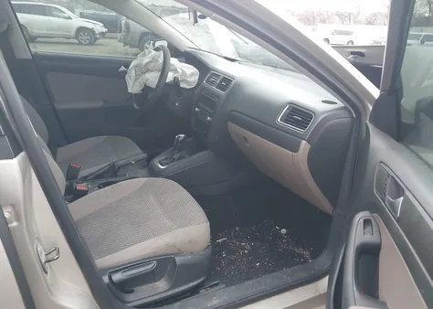 3VW2K7AJ9DM242868